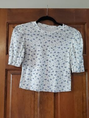 Blue Floral Puff-Sleeve Crop Top - Classic Crewneck